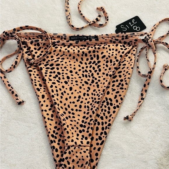 Nasty Gal Dalmatian Cut Out Spotted Bikini Set. Size 8. New with Tags - Picture 6 of 9